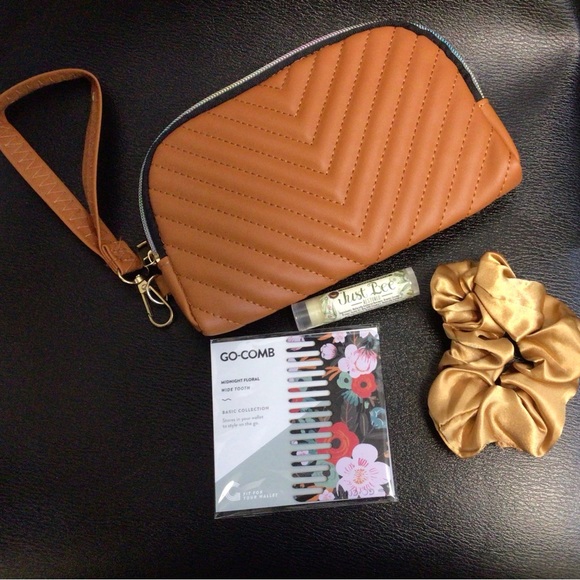 Wristlet with silk scrunchie, Go comb, just bee chapstick - Picture 4 of 4